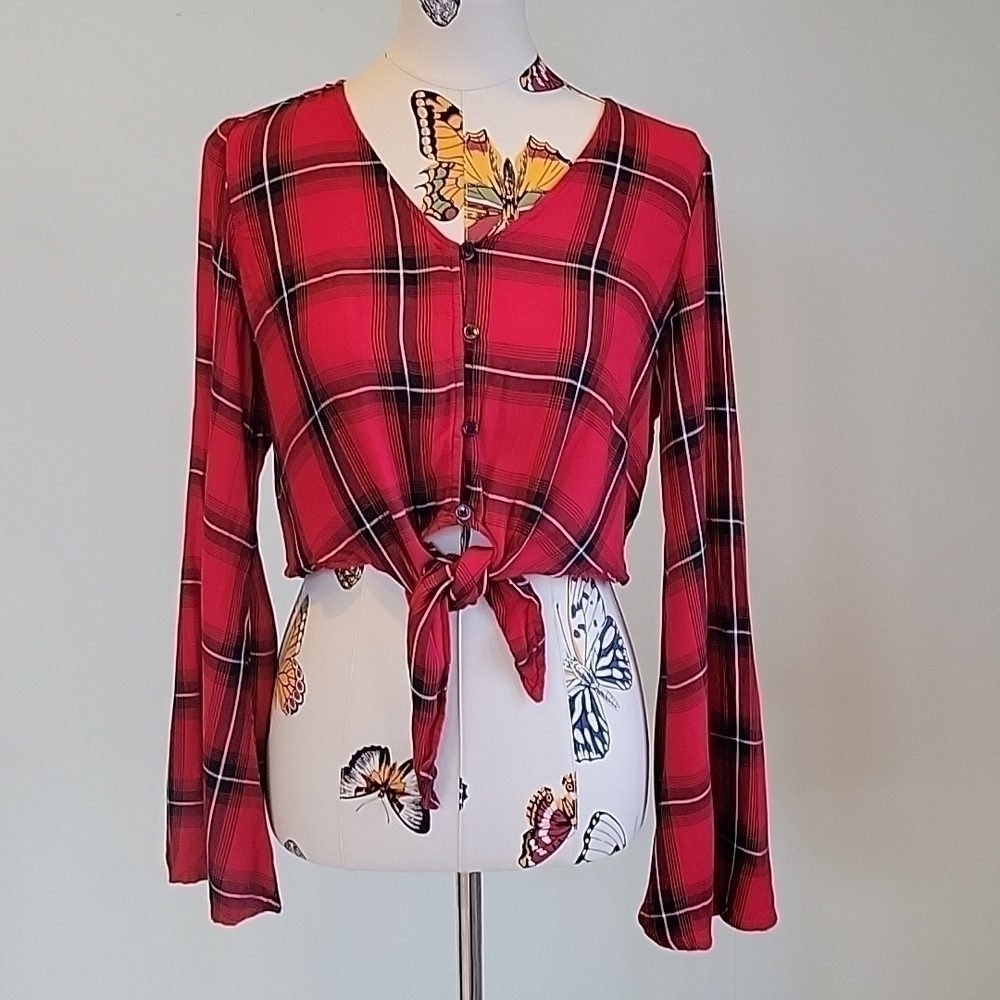 Wild FABLE tartan red black plaid crop top long sleeves.  Ties at waist.  Size M